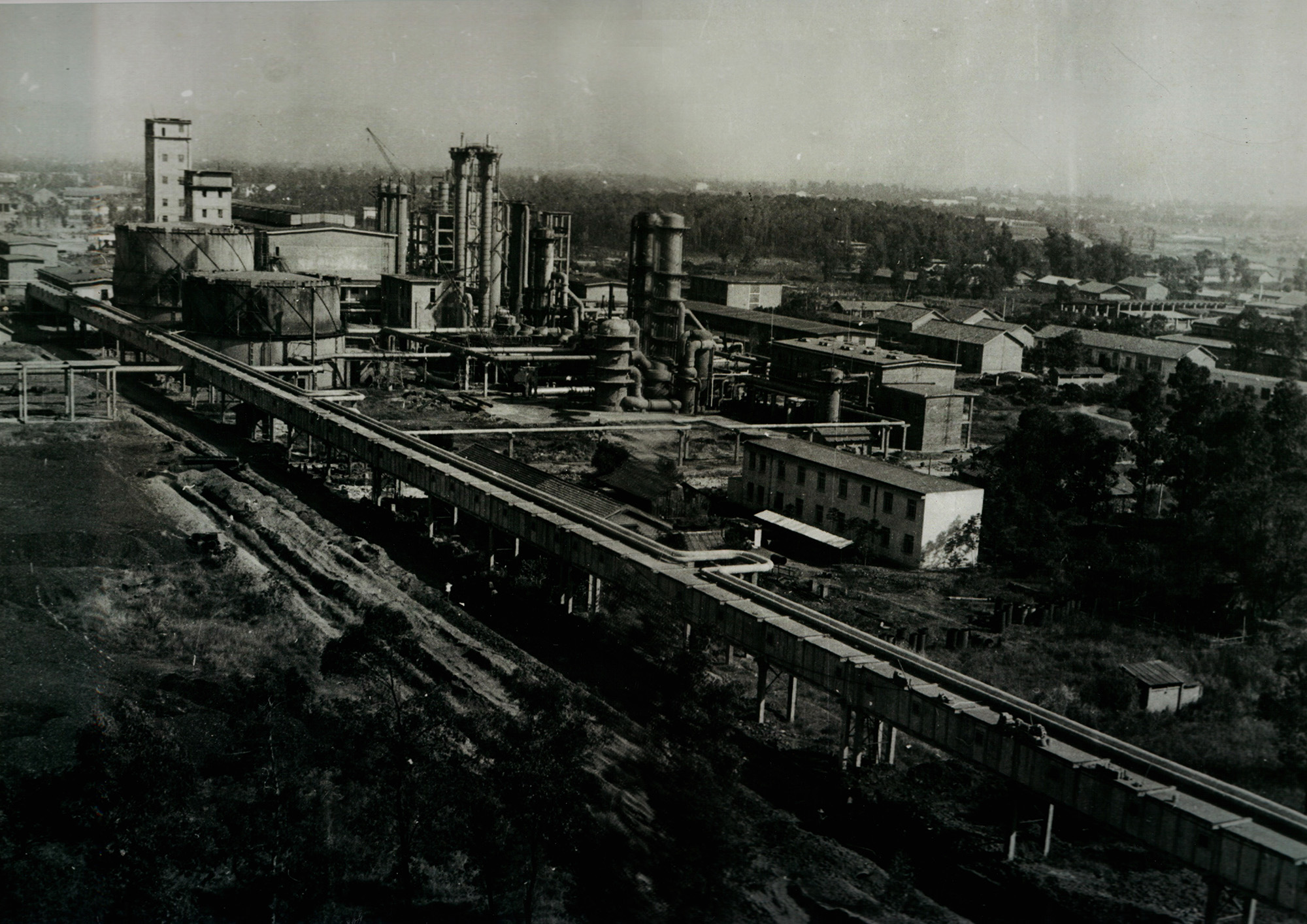 1.建廠初期柳化廠區(qū)一角。.jpg