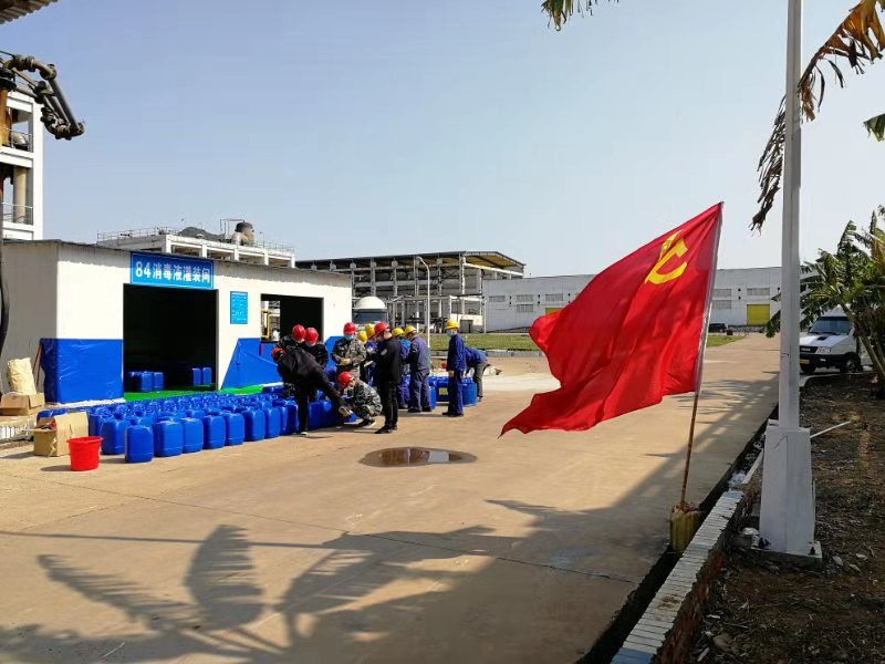 2.2020年2月18日，廣西柳化氯堿公司生產(chǎn)、罐裝84消毒液，助力疫情防控。.jpg